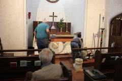 hubbell-altar-front-being-installed-with-james-hubbell-2018-b-web_orig